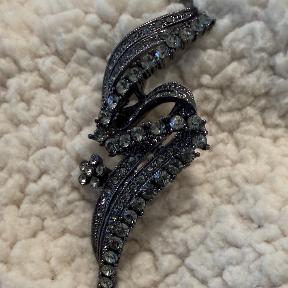Vintage-Inspired Blue Crystal Leaf Brooch - Women's Jewelry